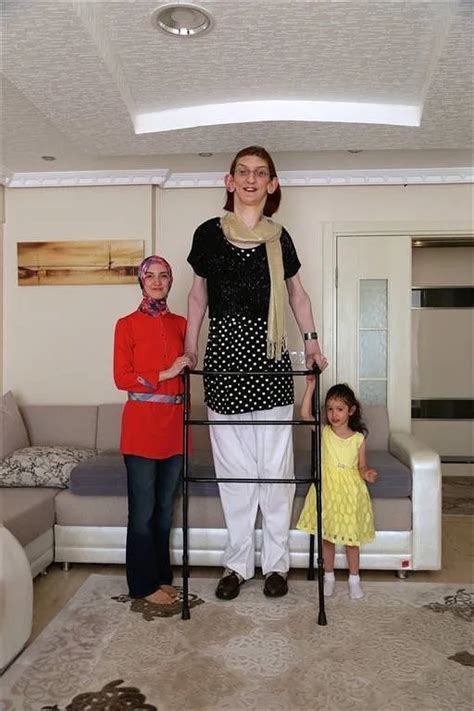 D­ü­n­y­a­n­ı­n­ ­e­n­ ­u­z­u­n­ ­k­ı­z­ı­ ­1­8­ ­y­a­ş­ı­n­d­a­!­
